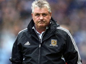 Trenér Hullu Steve Bruce tři týdny před startem ligy odstoupil