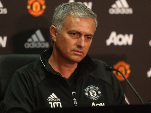 José Mourinho si rýpl do Bayernu Mnichov: Divím se, že tady ještě nejsou, aby Schweinsteigera vzali zpět