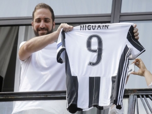 Higuaín nejvíce obdivoval Del Piera, na Tottiho vyjádření nereaguje