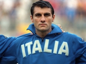 Bývalý italský reprezentant Vieri se chce v Číně vrátit k fotbalu