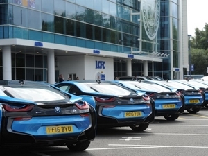 Hráči Leicesteru dostali jako bonus za zisk titulu luxusní BMW. Ranieri na svůj dárek čeká