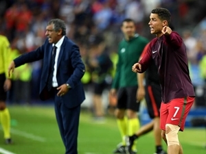 Mourinho kritizoval Ronalda: U postranní čáry v zápase proti Francii nepomohl ničemu