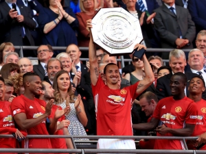 První soutěžní zápas, první trofej. Zlatan Ibrahimovič rozhodl o výhře United v Community Shield