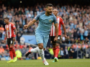 Manchester City načal novou sezonu Premier League výhrou nad Sunderlandem, Leicester podlehl nováčkovi