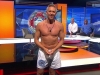 Lineker dodržel slovo, moderoval ve spodkách