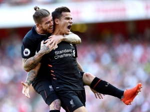 Liverpool ovládl přestřelku 4:3 na hřišti Arsenalu, Zlatan Ibrahimovič přispěl k výhře United nad Bournemouthem