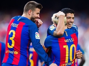 Barcelona na úvod rozebrala Betis, loňský nejlepší střelec Suárez se blýskl hattrickem