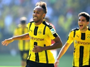 Dortmund díky Aubameyangovi na úvod nezaváhal, Herthu zachránil Schieber