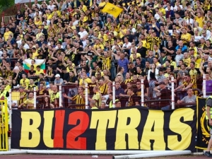 Fanoušci v Bulharsku donutili trenéra skončit po dvou hodinách