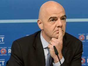 Infantino má v čele FIFA poloviční plat než Blatter