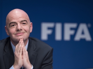 Šéf FIFA Infantino chválil úspěšný test videa ve fotbale