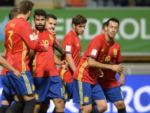 Španělsko začalo vysokou výhrou 8:0, Kosovo v premiéře bodovalo