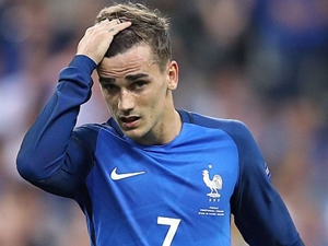 Přestupové spekulace: Bellerín už není prioritou pro Barcu, boj o Griezmanna bude tvrdý, Özil do Ameriky?