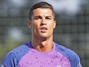 Největší adepti na titul hrají s nováčky. Real i s Ronaldem přivítá Osasunu, Barcelona Alavés