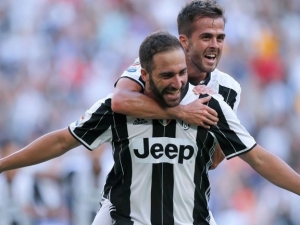 Higuaín řídil výhru Staré dámy, Callejón zase Neapole