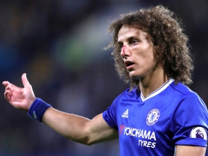 Jamie Carragher: David Luiz by neměl být v základní sestavě Chelsea