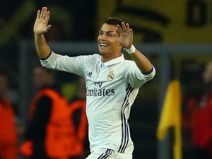 Ronaldo nevěřil sudím a tak se šel sám podívat, jestli byl v ofsajdu