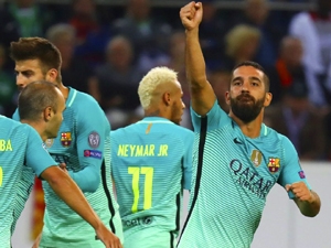 Barça v Gladbachu: Nový systém, Alcácer mimo, plodné standardky, Arda na vrcholu