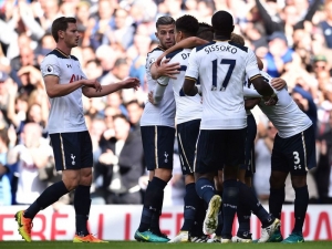 Neporazitelnost Manchesteru City ukončil až Tottenham, Manchester United doma ztratil se Stoke City