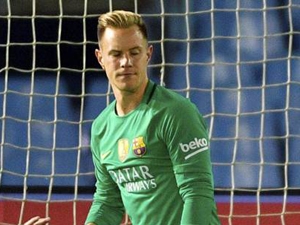 Ter Stegen si sypal popel na hlavu, podle Piquého zbytečně moc riskoval