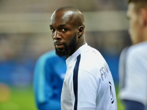 Fotbalista Diarra žaluje FIFA a belgický svaz o šest milionů eur
