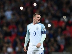 Rooneyho vypískali angličtí fanoušci. Trenér i spoluhráči ho však brání