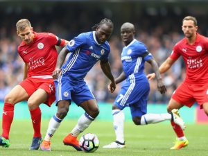Chelsea v souboji mistrů smázla Leicester, Arsenal porazil Swansea, Manchester City a Tottenham ztratili