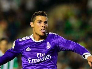 Madridské kluby Atlético a Real stále vévodí španělské lize. Oba týmy si proti soupeřům zastřílely