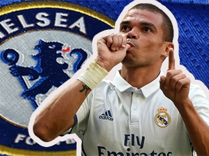 Přestupové spekulace: Skončí Pepe v Chelsea? Barcelona se s United budou přetahovat o jednoho hráče