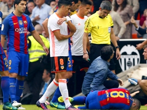 Valencia – Barcelona, zápas plný polemiky. Kde rozhodčí chyboval a kde měl naopak pravdu? 