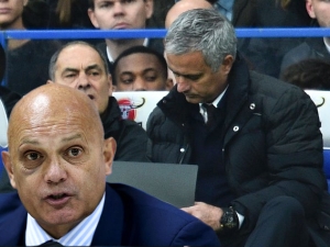 José Mourinho ještě neví, jak v United složit tu nejlepší jedenáctku, říká Ray Wilkins