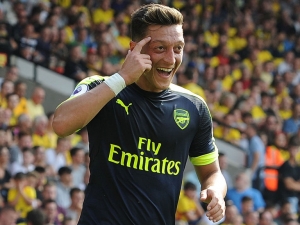 Arsenal by mohl přijít o svoji hvězdu. Mesut Özil tajně jednal s Fenerbahce