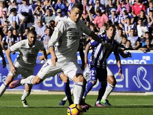 Real kopal penaltu po 28 zápasech, Alavés si stěžoval, že sudí připískává „velkým“