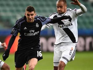 Dortmund si výhrou nad Sportingem zajistil postup do osmifinále, Real zachraňoval remízu ve Varšavě