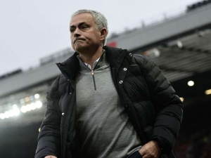 Častá výměna trenérů? Manchester United musí tento zvyk přerušit a udržet Mourinha, radí Gary Neville