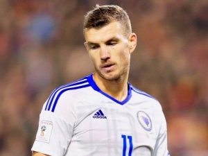 Džeko byl v kvalifikaci vyloučen za stažení trenýrek protihráči