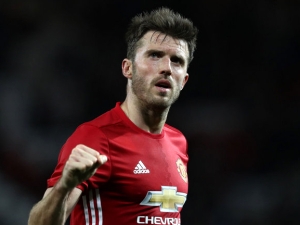 Michael Carrick musí být proti Arsenalu v základní sestavě United, radí Ray Wilkins