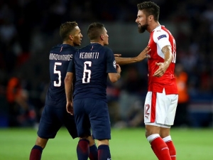 Arsenalu k výhře nepomohla penalta ani vlastní gól, Messi sám porazil Cetilc