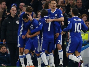 Chelsea otočila londýnské derby proti Tottenhamu a dál vévodí PL, Agüero řádil proti Burnley, Liverpool zdolal Sunderland