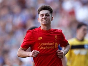 Liverpoolský Ben Woodburn překonal rekord Owena. Je nejmladším střelcem Reds