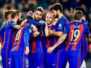 Bayern doma porazil Atlético, Barcelona deklasovala Mönchengladbach, Arsenal po výhře nad Basilejí postoupí z prvního místa