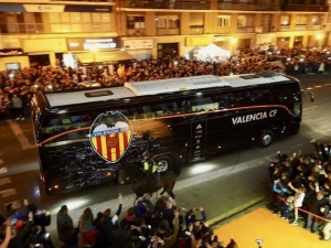 Nespokojení fanoušci napadli autobus s fotbalisty Valencie
