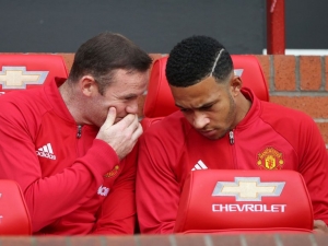 José Mourinho dal trojici hráčů Manchesteru United svolení odejít. Shaw se musí zlepšit