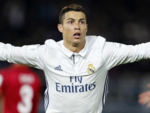 Ronaldo s Moratou přepisovali historii, Ramos unikl vyloučení