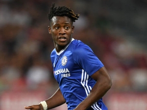 Antonio Conte: Batshuayi se snaží Diegu Costovi konkurovat, ale je to pro něj těžké