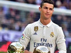 Zidane míní, že by Cristiano měl mít víc Zlatých míčů. Owen si zas rýpl do Ronalda 