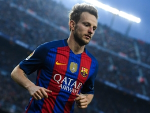Přestupové spekulace: Rakitić na Etihad? Čínský majitel chce Messiho do Interu. Strhne se souboj o Alliho?