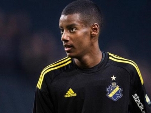 Isak se v 17 letech stal nejmladším střelcem fotbalistů Švédska