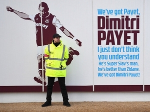 Pryč s Payetem. West Ham odstraňuje nástěnnou malbu nenáviděného Francouze