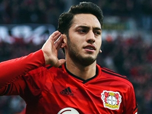 Plány Lazia: Calhanoglu a výkupní klauzule pro de Vrije